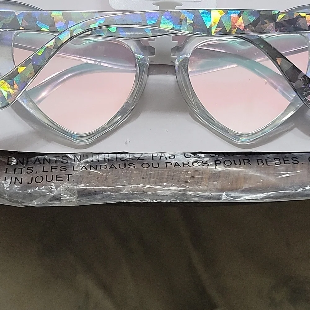 THE CHILDRENS PLACE HEART SHAPE CAT EYE SUNNIES NWT KIDS